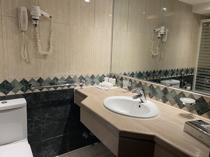Bathroom 25