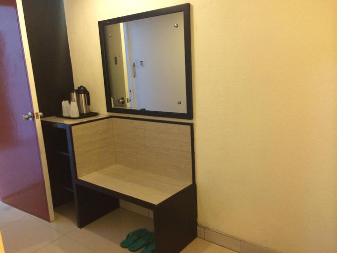 Bedroom 2, Iloilo Midtown Hotel, Iloilo City