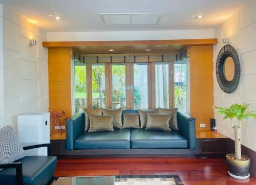 1, Yizen Beachfront Seaview Villa, Pattaya