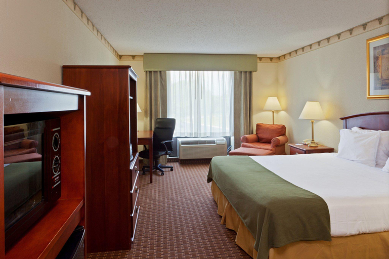 Bedroom 4, Holiday Inn Express Hotel and Suites-North East, Cecil