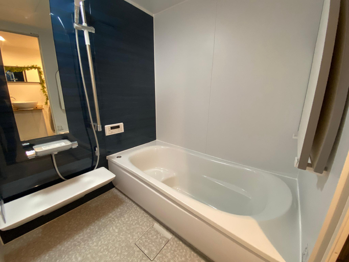 Bathroom 5, Ray House, Yokohama