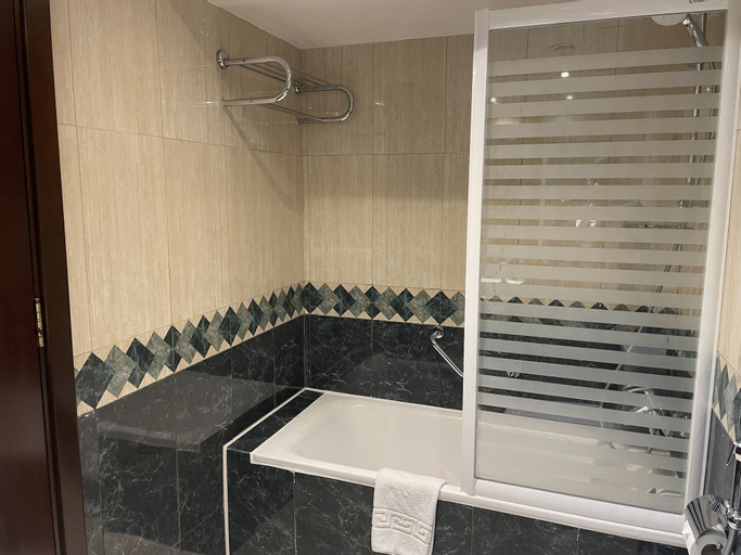 Bathroom 24