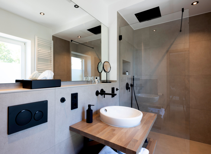 Bathroom 13