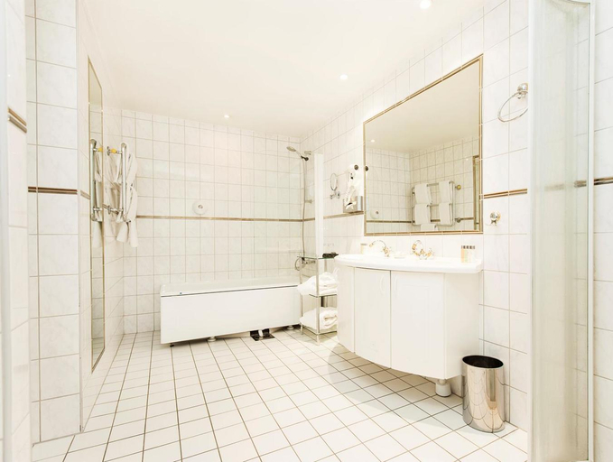 Bathroom 4, Elite Hotel Savoy, Malmö