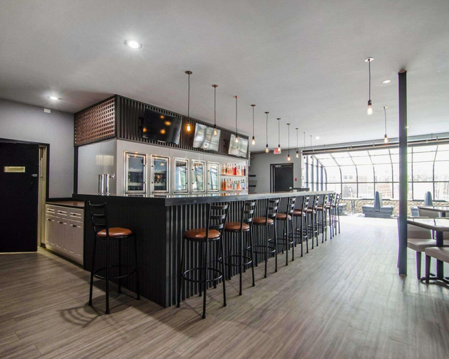 Food & Drinks 5, Ramada by Wyndham Whitecourt, Division No. 13