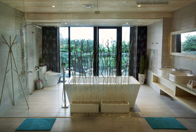 Others 5, Azure, Pingtung