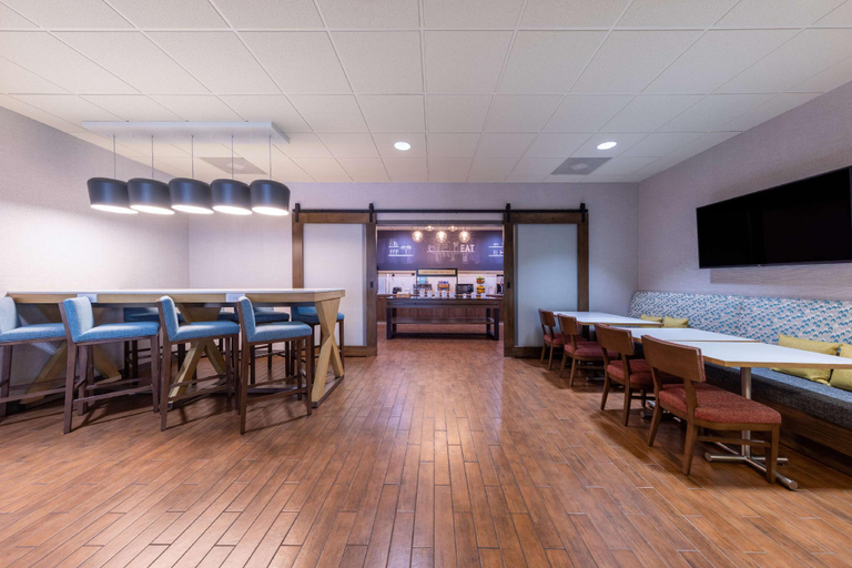 Food & Drinks 5, Hampton Inn St. Robert/Ft. Leonard Wood, Pulaski