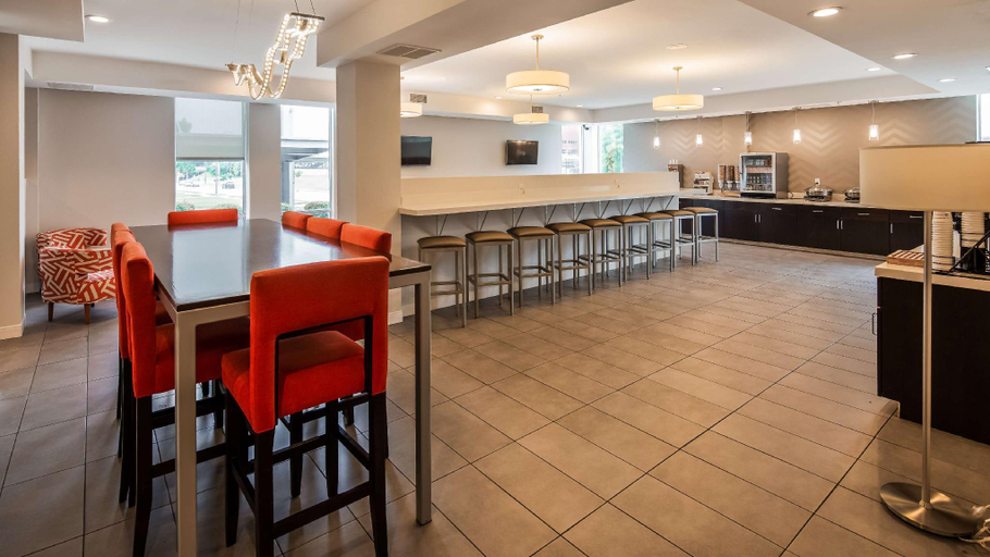 Food & Drinks 4, La Quinta Inn & Suites by Wyndham Tulsa Downtown/Route 66, Tulsa
