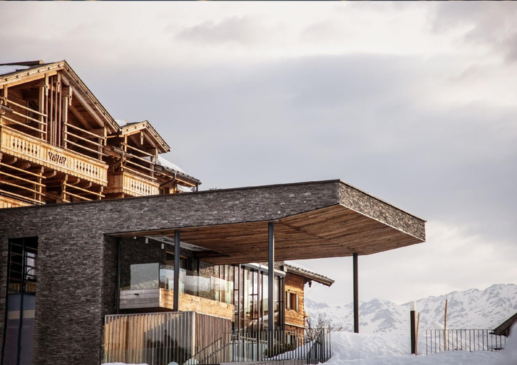 Public Area, Puradies, Zell am See