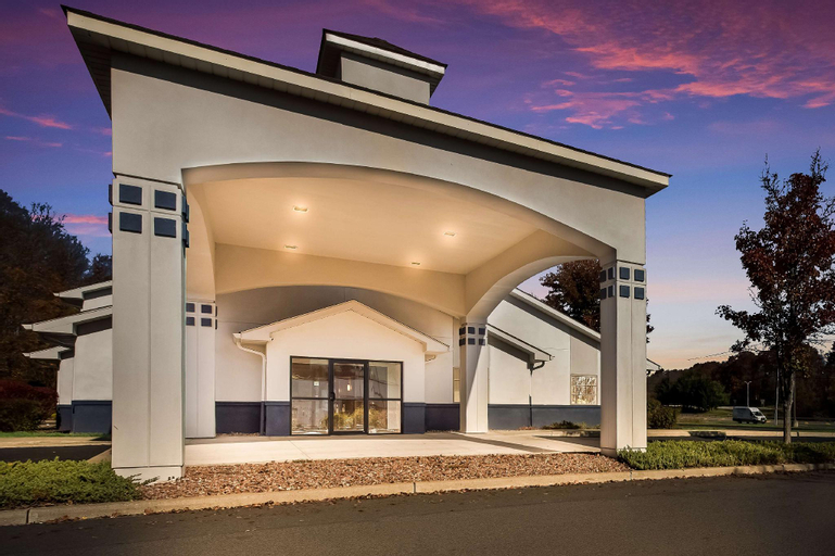 Exterior & Views 27