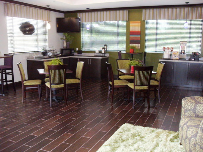 Food & Drinks 5, Belmont Inn and Suites Tatum, Rusk