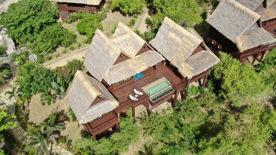 Exterior 16