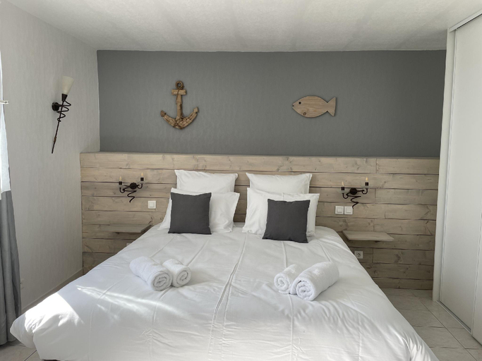 Bedroom 2, Les Trois Cèdres, Charente-Maritime