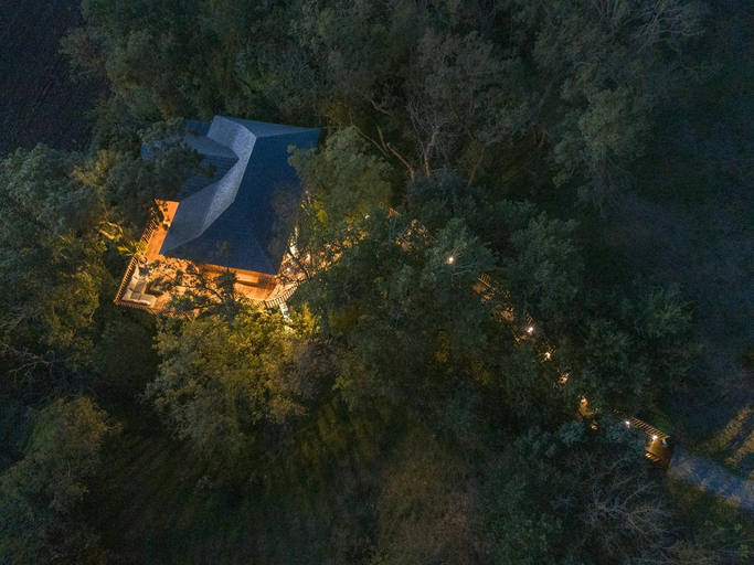 Others 4, Cabane de Prestige avec Jacuzzi et Sauna privatifs, Aude