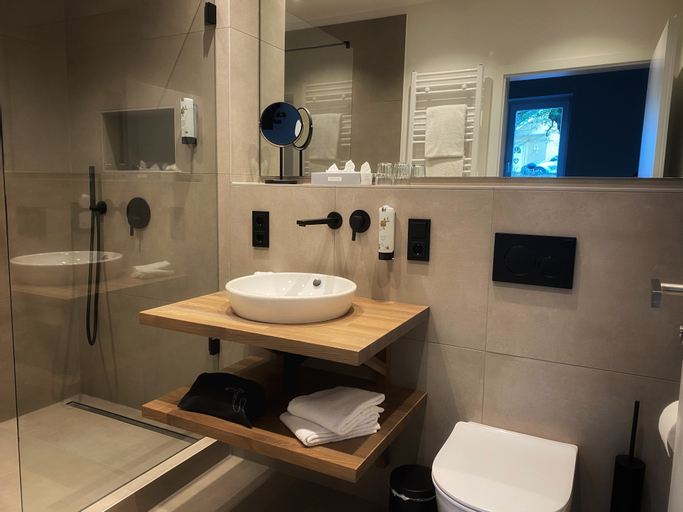 Bathroom 8