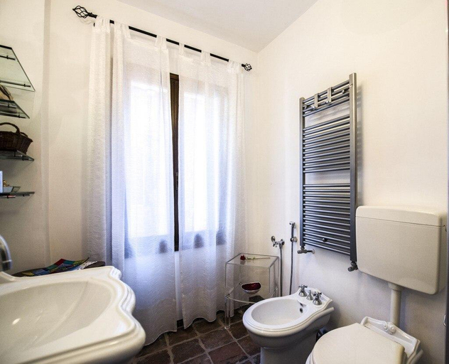 Bathroom 2, VENICE GIARDINI BIENNALE APARTMENT, Venezia