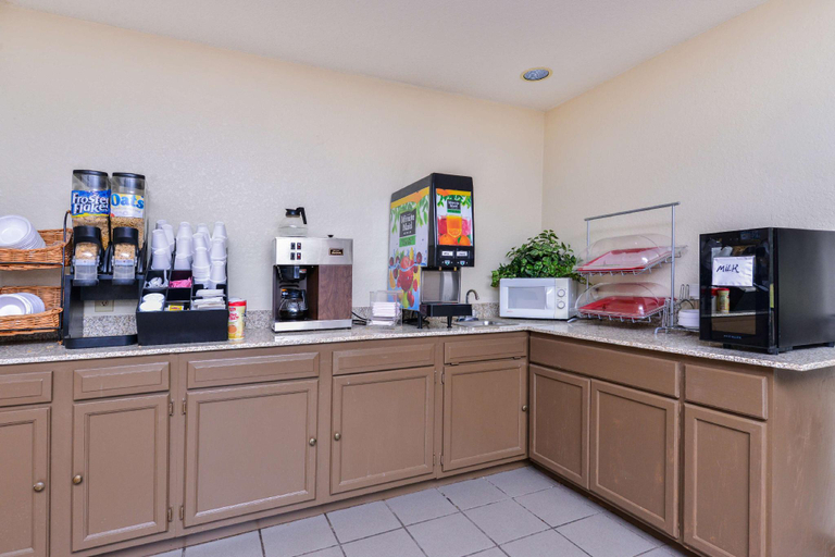 Food & Drinks, Baymont by Wyndham Acworth, Bartow