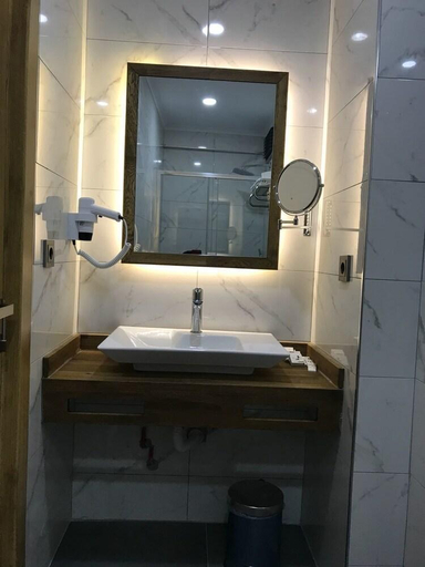 Bathroom 5, Dedehan Hotel, Arsin