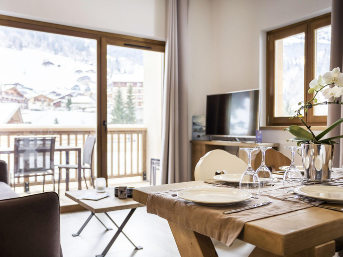 Food & Drinks 3, Adult-Friendly Alpine Flat, Savoie
