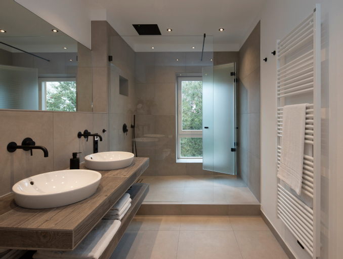 Bathroom 14