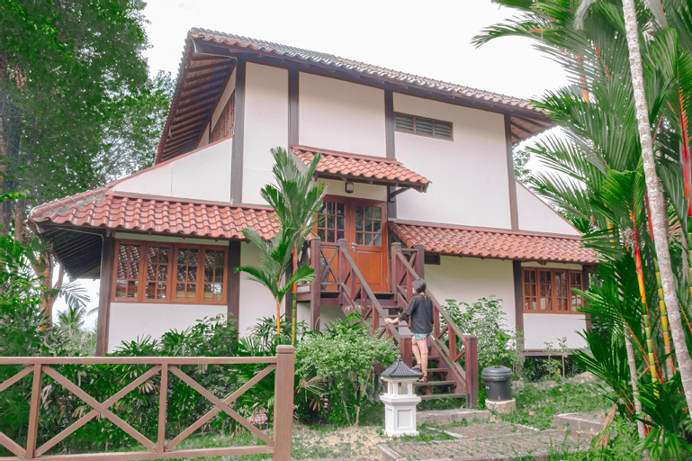 Exterior & Views