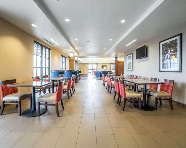 Food & Drinks 5, Comfort Suites Airport-University, Gallatin