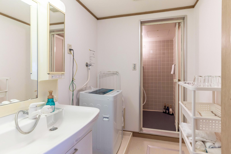 Bathroom 4, Universal Bay Condominium, Osaka