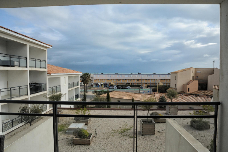 Others 4, T2 moderne avec terrasse proche de la plage , Aude