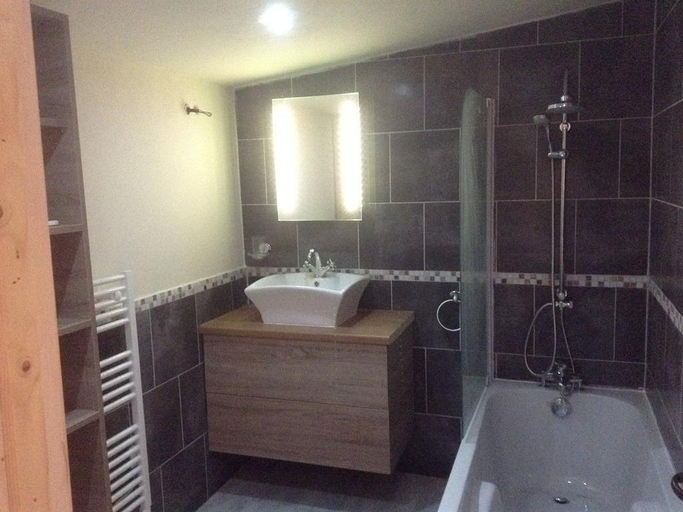 Bathroom 4, Le Bois Gautier, Manche