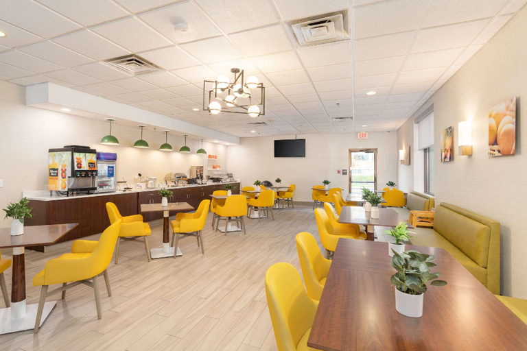 Food & Drinks, Comfort Inn & Suites Buffalo Airport, Erie