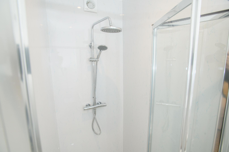 Bathroom 2, Tavmar Rooms, Lincolnshire