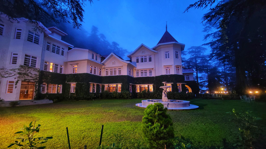 Exterior & Views