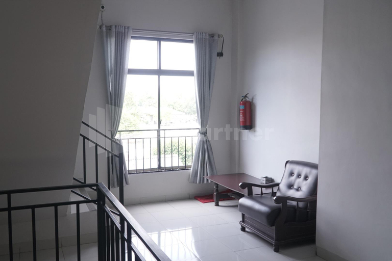 Others 3, Carolina Transit Medan Mitra RedDoorz, Medan