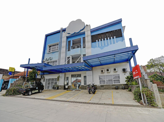 Exterior & Views 2, 90324 Si Jalak Guest House, Bandung
