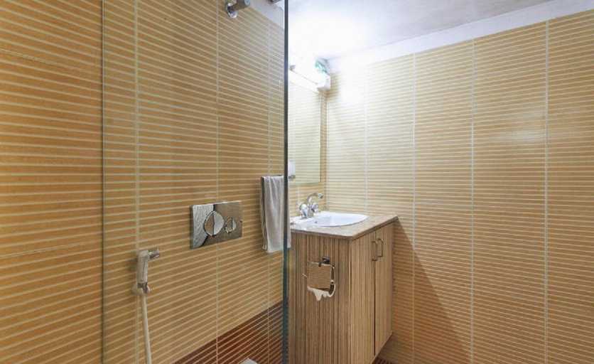 Bathroom 5, Hotel Comfotel, Kolkata