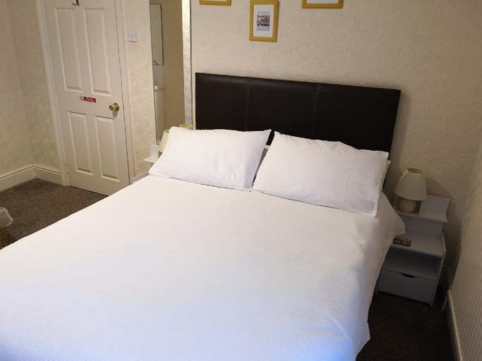 Bedroom 2, The Phoenix Guest House, North Yorkshire