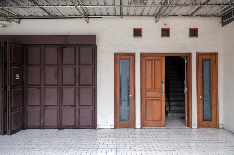 Exterior & Views 2, Koolkost Syariah near Taman Sriwedari Laweyan, Sukoharjo