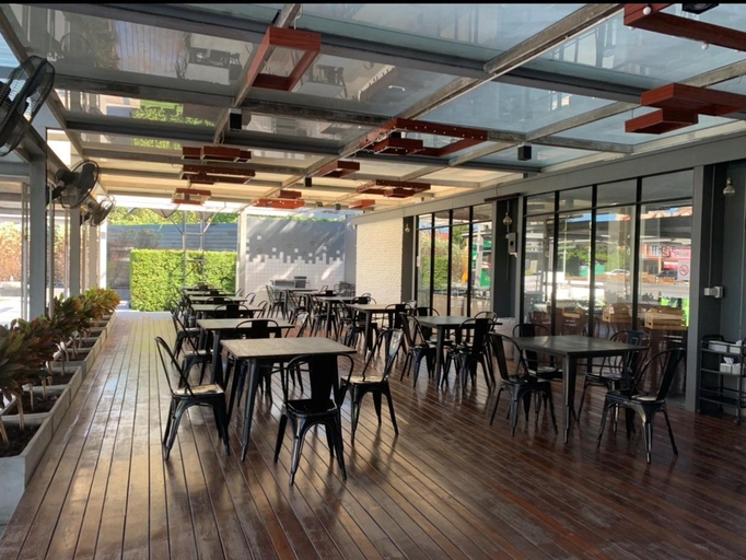 Food & Drinks 5, Phurinda Residence, Nong Khae