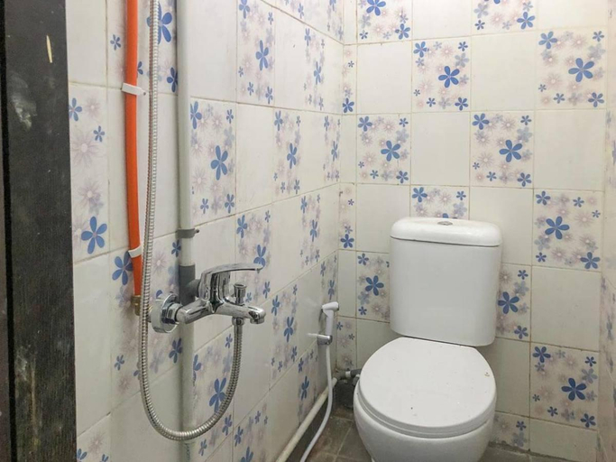 Bathroom 4, Celly Homestay Samarinda RedPartner (temporarily closed), Kutai Kartanegara