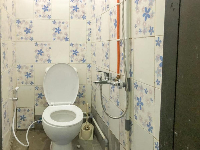 Bathroom 3, Celly Homestay Samarinda RedPartner (temporarily closed), Kutai Kartanegara