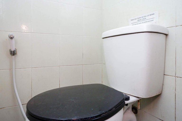 Bathroom 2, Wisma Sanggrahan Syariah Yogyakarta Mitra, Bantul