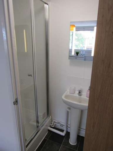 Bedroom 4, The Cambridge Suites -Tas Accommodations, Cambridgeshire