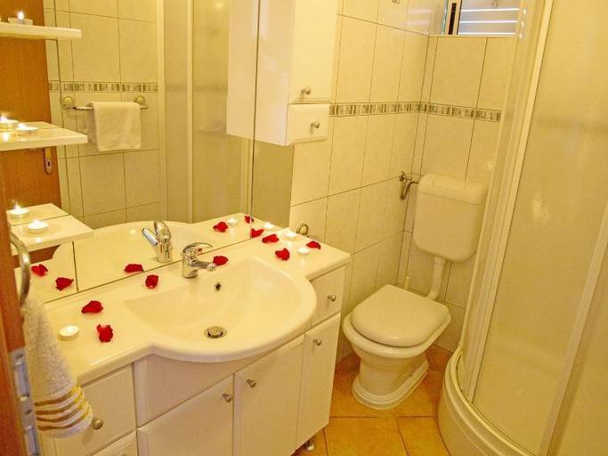 Bathroom 4, Apartments Damjanka, Orebić