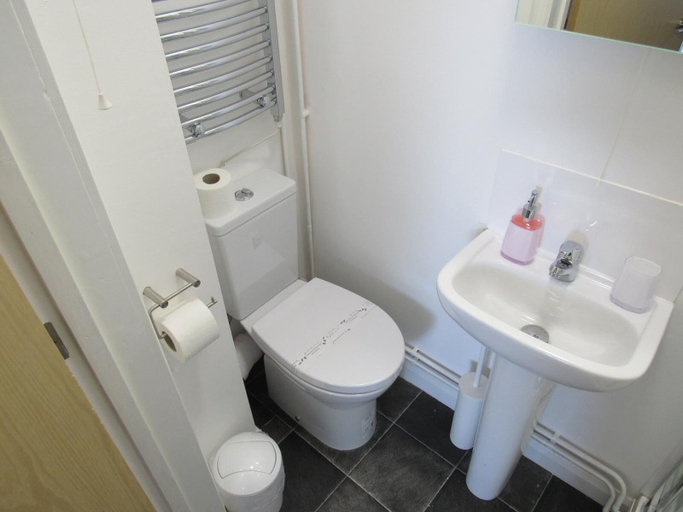 Bathroom 4, The Cambridge Suites -Tas Accommodations, Cambridgeshire
