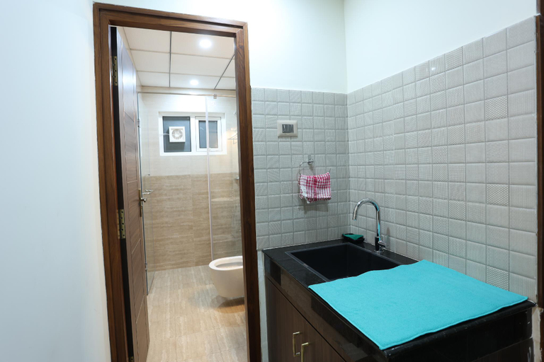 Bathroom 3, Minas Manor, Tiruchirappalli