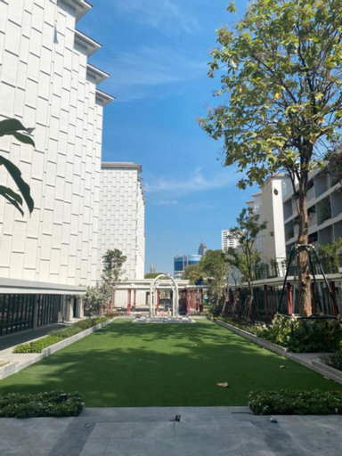 Exterior & Views 18