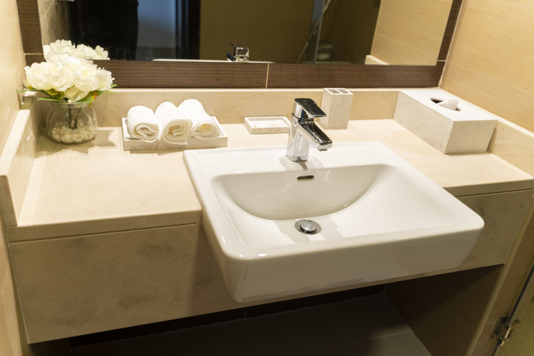 Bathroom 3, High floor flat with waterfront view, Dubai