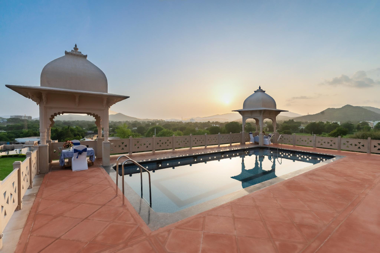 Traavista Aravali Mahal - Luxury Lake View Heritage Resort, Udaipur