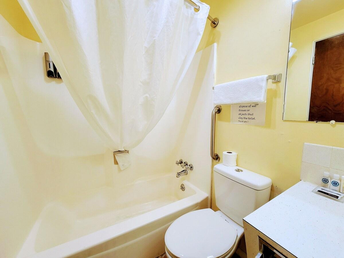 Bathroom 2, Travelors lodge eads colorado, Kiowa