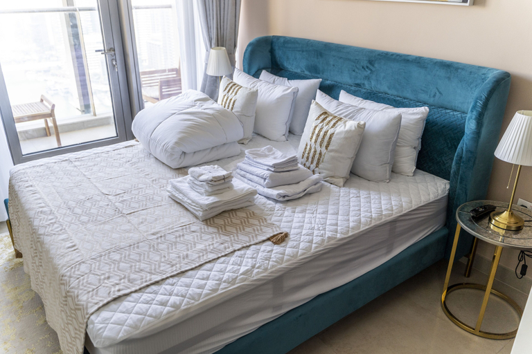 Bedroom 2, High floor flat with waterfront view, Dubai